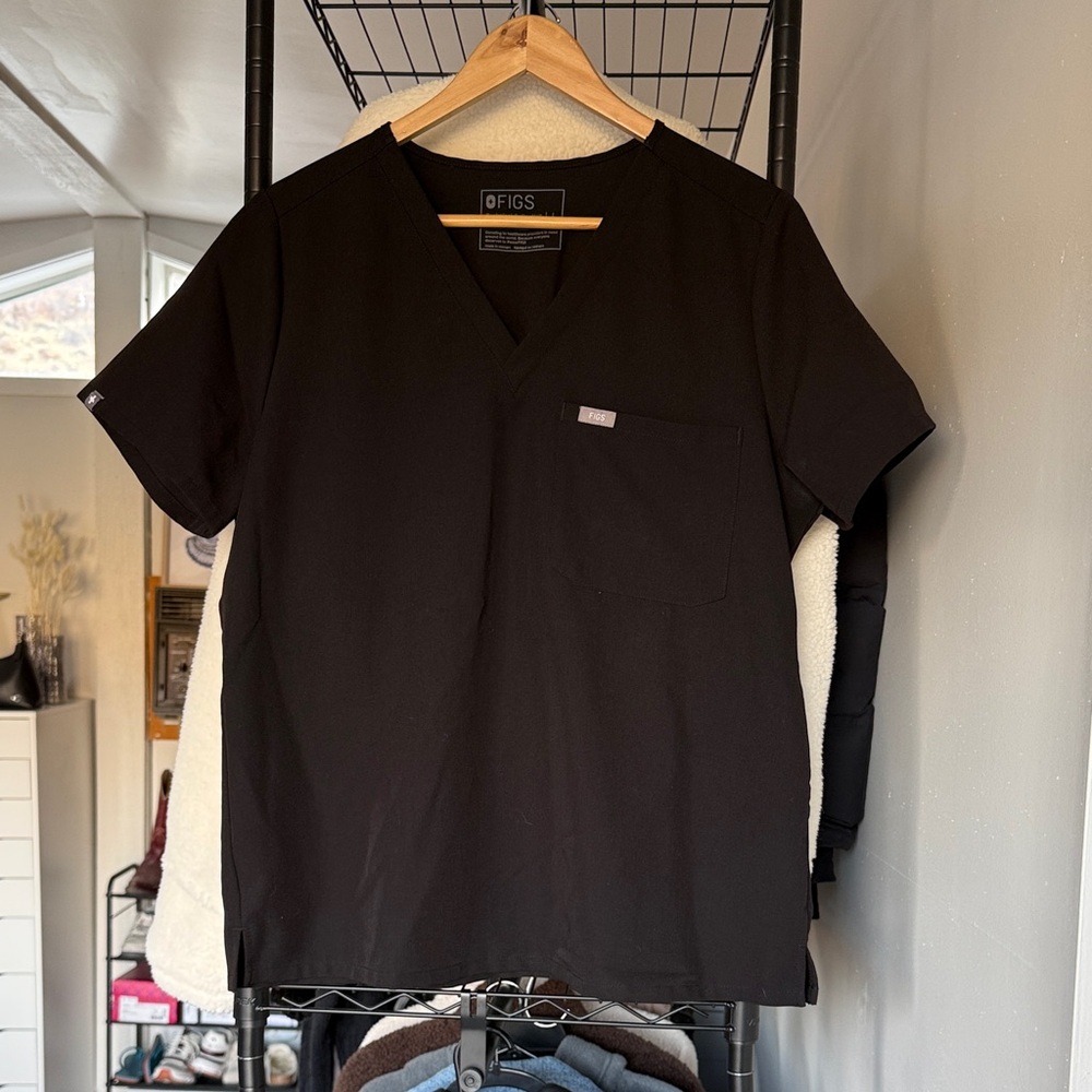 Figs Catarina Black Scrub Top